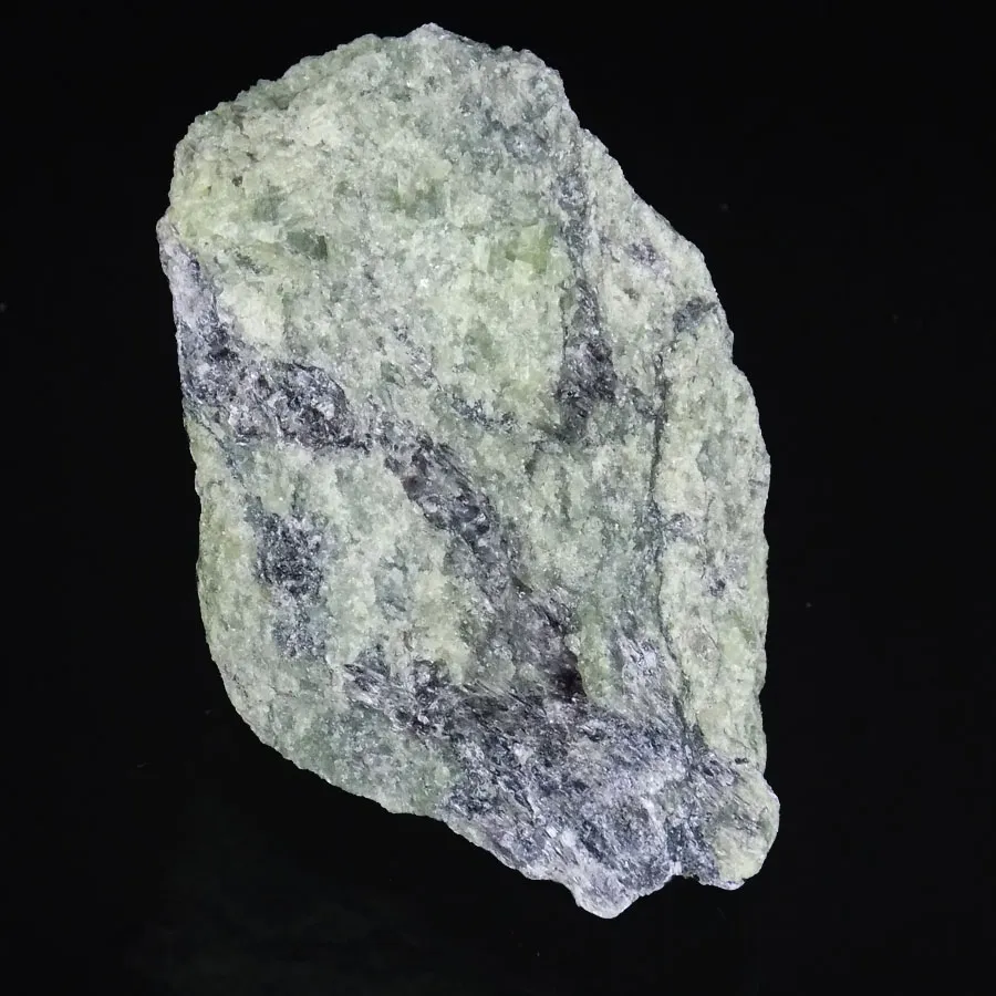 Kammererite with Olivine