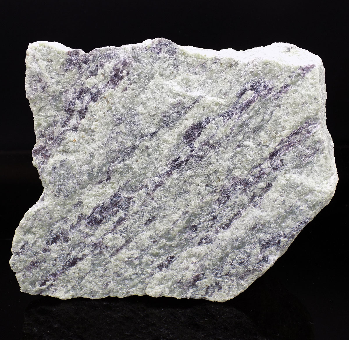Olivine-with-kammererite-DSPM-011-1.jpg